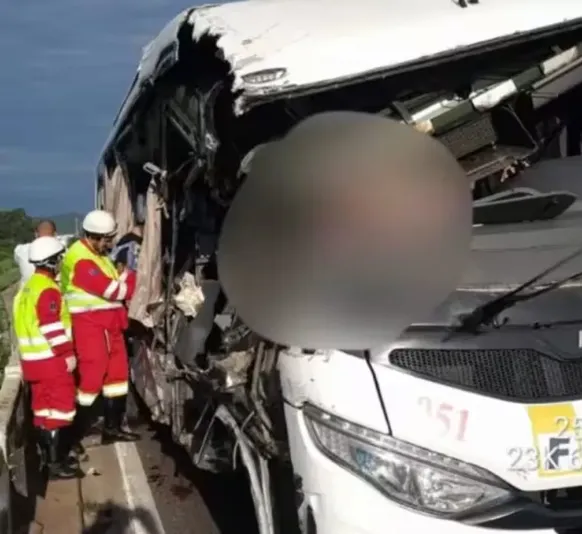 Sobe para três o número de mortos em acidente com ônibus no Rio