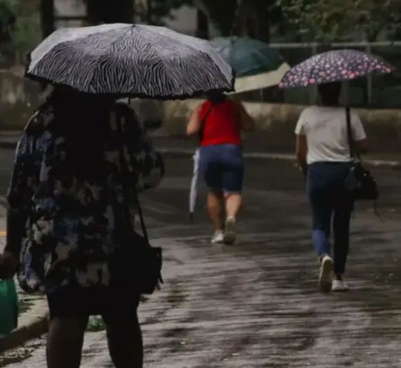 Verão chega com temporal! Confira a previsão para o 'finde'