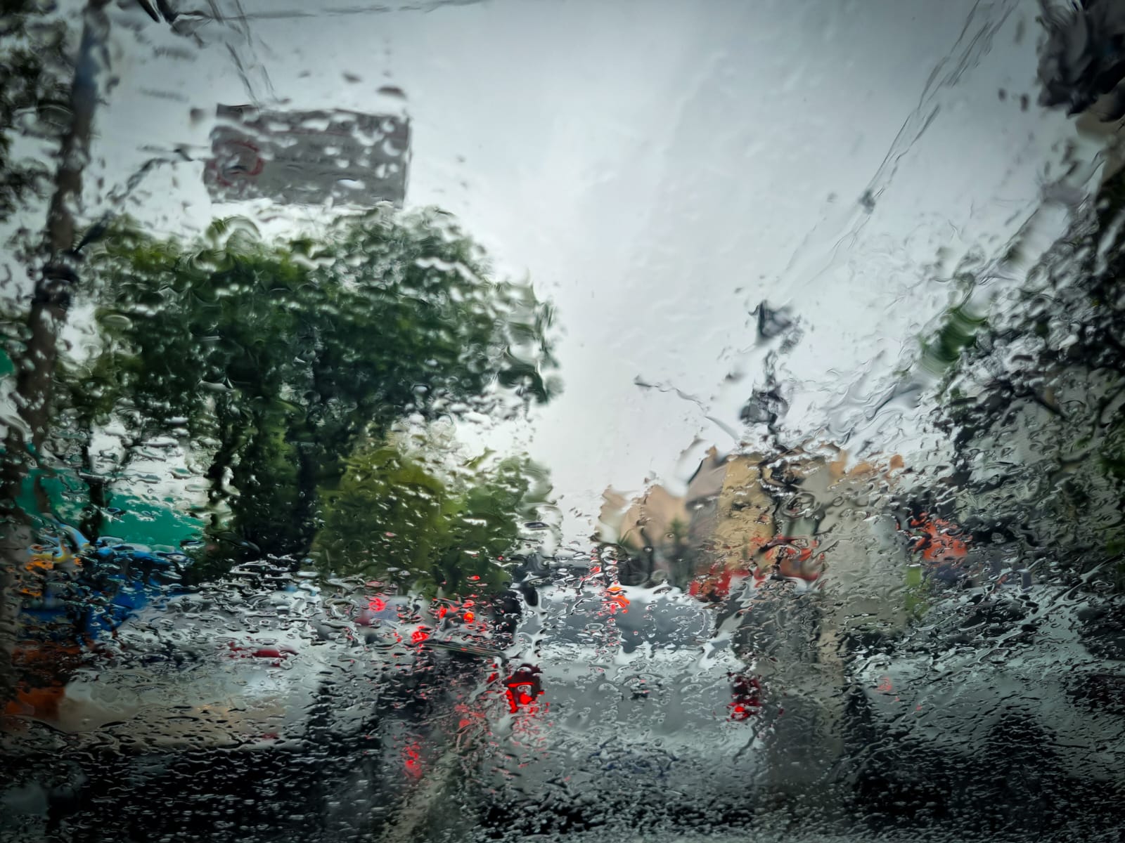 A chuva veio! Veja como fica o tempo no fim de semana