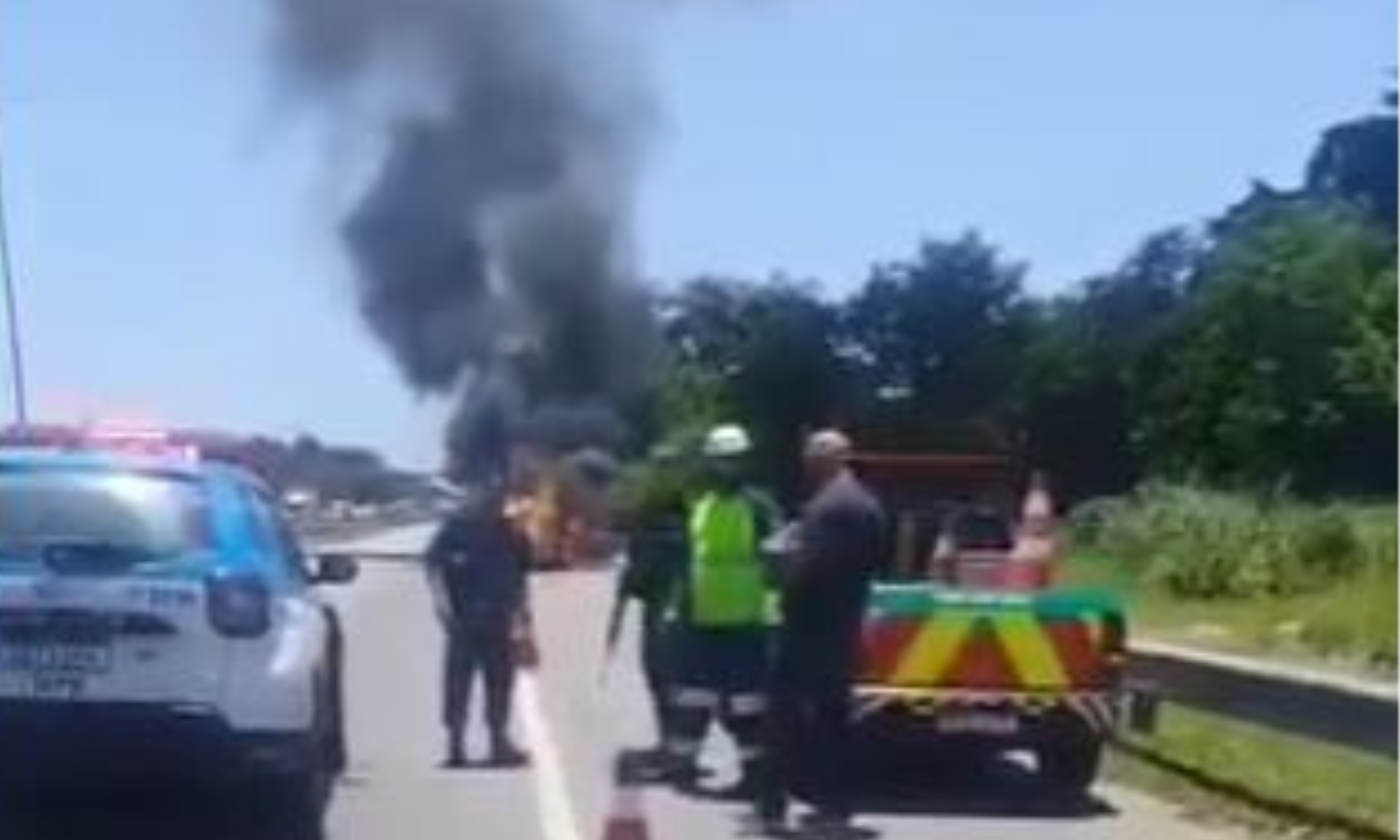 BR-101 ficou interditada na altura do Salgueiro, em São Gonçalo