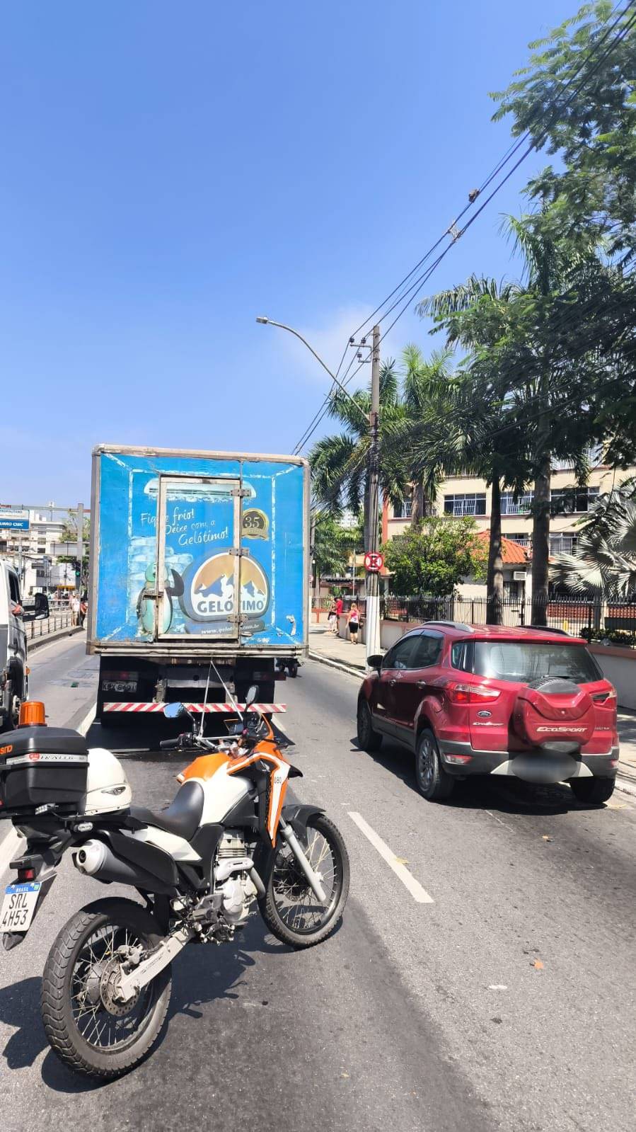 Veículo enguiçado na Alameda gera trânsito gigante, sentido Centro