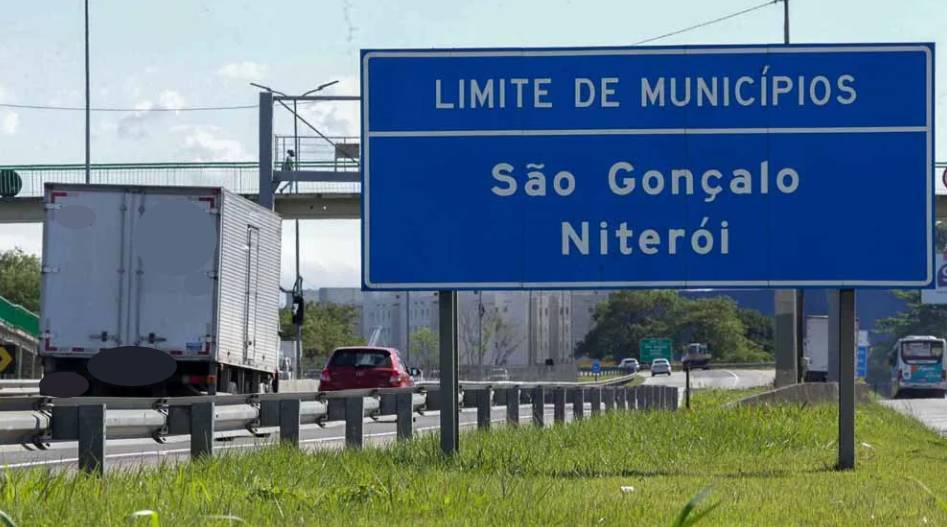 Colisão entre caminhão e moto deixa mulher ferida em SG