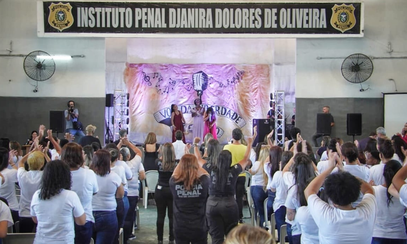 Flordelis perde concurso de cantora em presídio no Rio