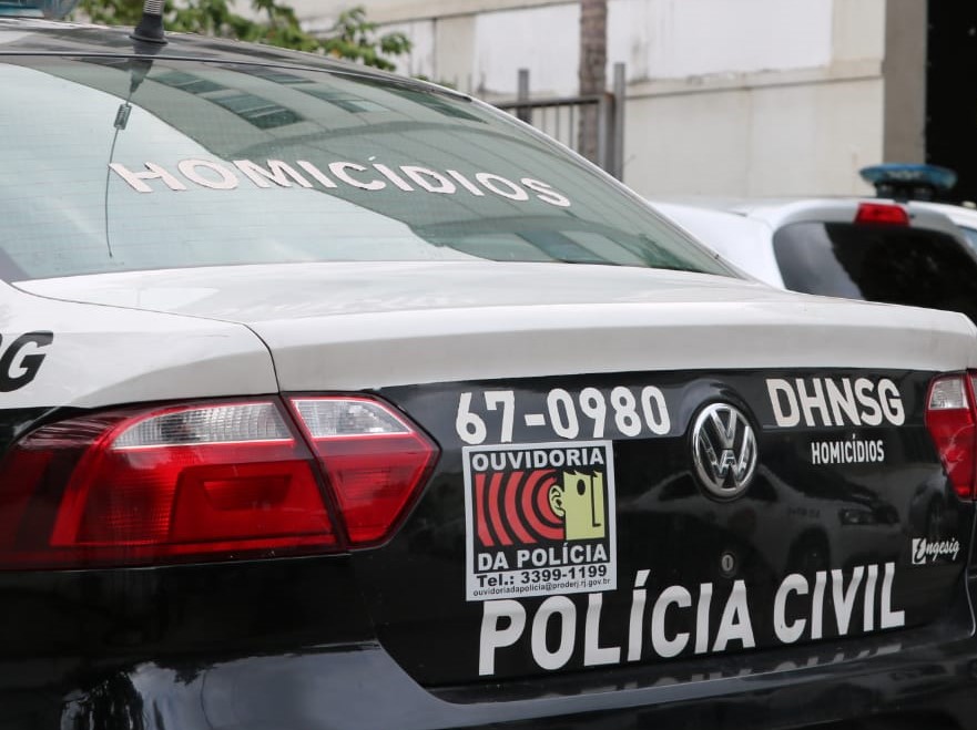 Homem é encontrado morto com vários tiros em Maricá