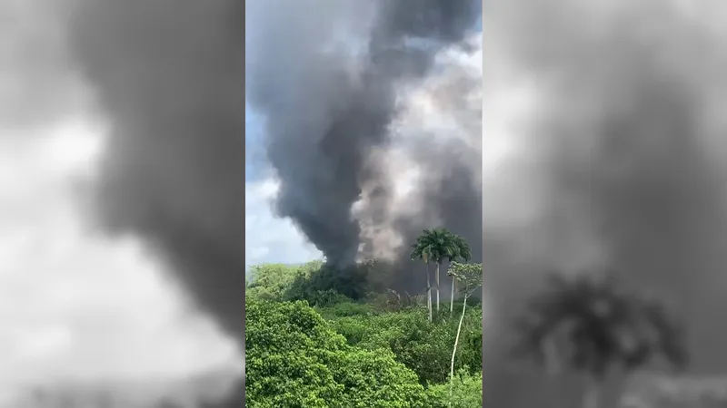 Incêndio toma conta do antigo parque Rio Water Planet