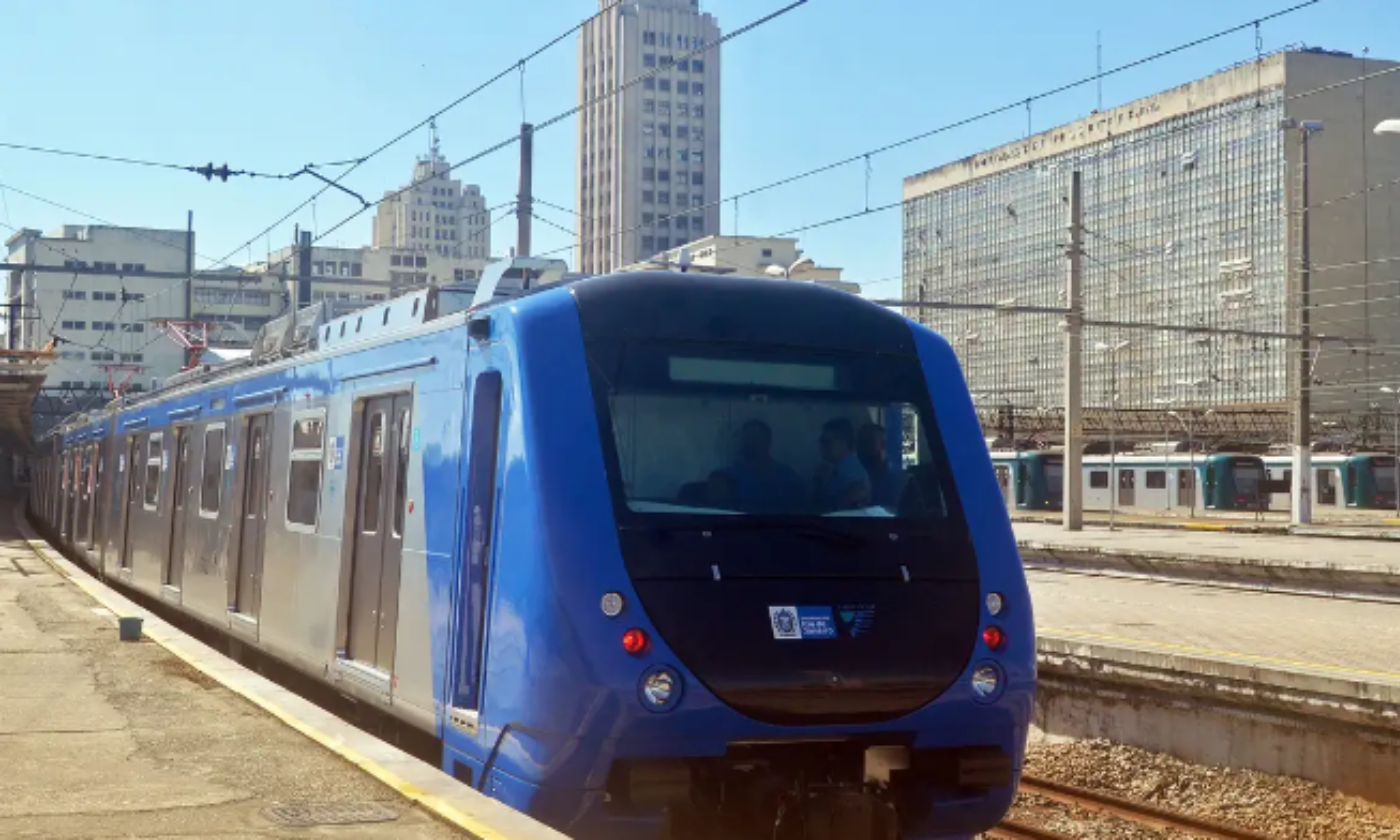 Jovem morre atropelado após cair de trem no Rio