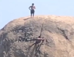 Pichadores vandalizam Pedra da Baleia, em Niterói, e são detidos