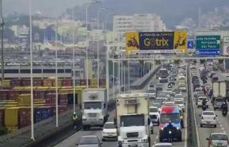 Saída para o feriadão: saiba como está o trânsito na Ponte e BR-101