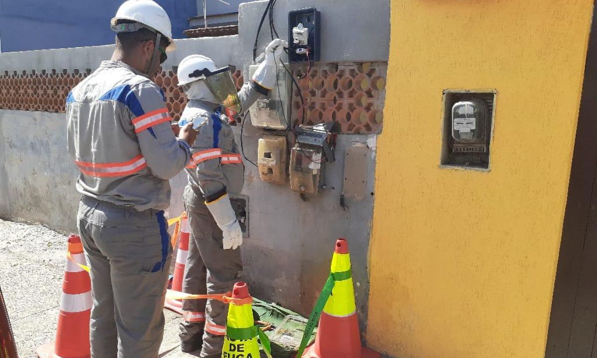 São Gonçalo e Magé lideram ranking de 'gatos' de luz no Rio