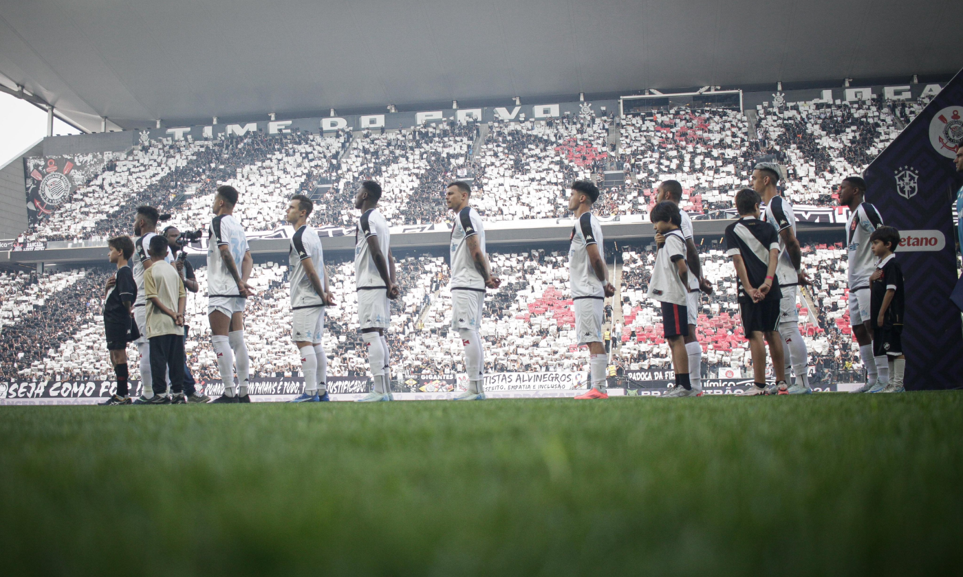 Vasco é dominado pelo Corinthians e perde 4º jogo seguido