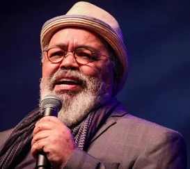 Jorge Aragão faz show de graça em Niterói