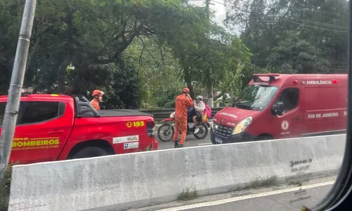 Imagem ilustrativa da imagem Acidente com ônibus e moto complica trânsito na RJ-104, em Niterói