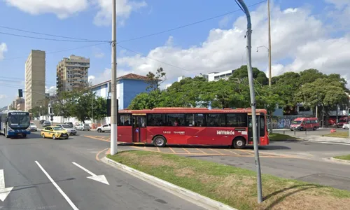 Imagem ilustrativa da imagem Acidente entre ônibus e carro causa lentidão em Niterói