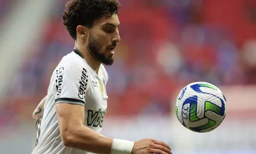 Alex Telles foi o único titular a atuar no jogo contra o Capital-DF