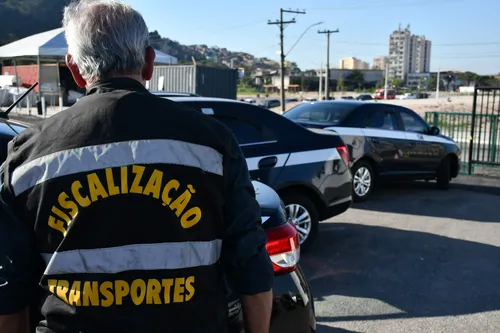 Taxistas precisam agendar a vistoria