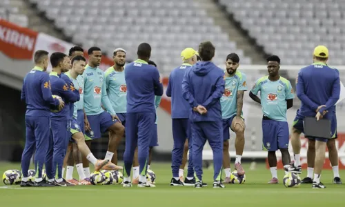 O treinador italiano indicou pelo menos oito mudanças no time titular
