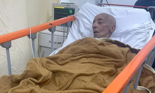 O idoso foi transferido na tarde desta quarta-feira (21), segundo informou a família