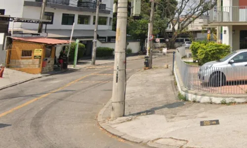 Acesso à rua Alcides Rosa, via Avenida Meriti