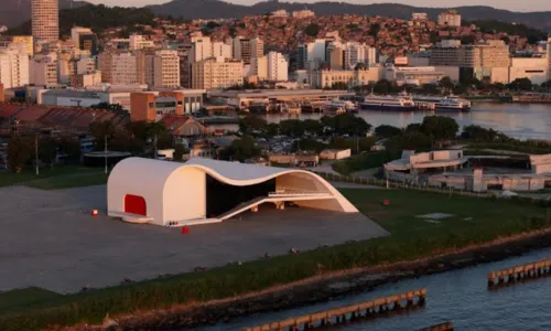 Decoração temática, comidas típicas e shows inclusos na programação