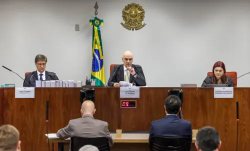 Imagem ilustrativa da imagem Bolsonaro e Alexandre de Moraes cara a cara: começa o depoimento