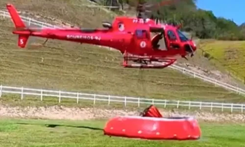 Os bombeiros entraram com ação forte contra o fogo