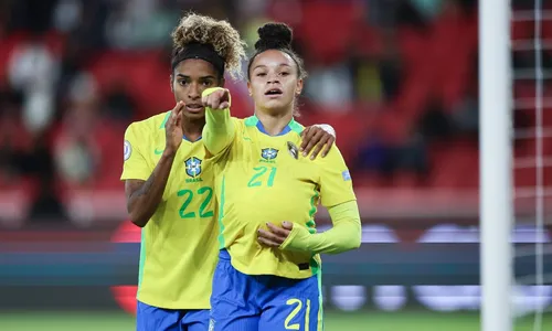 Dudinha marcou um dos gols da vitória da Seleção