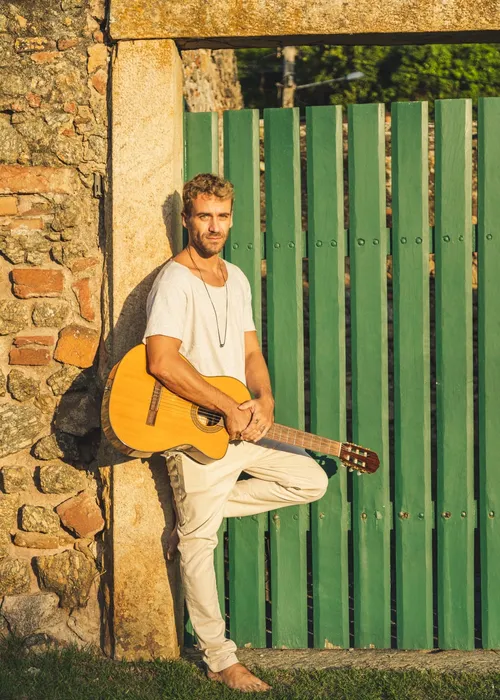 Apresentação do artista promete mergulho na diversidade da música brasileira