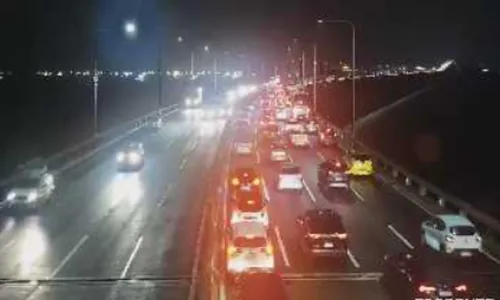 Trânsito na Ponte Rio-Niterói nesta sexta-feira (25)