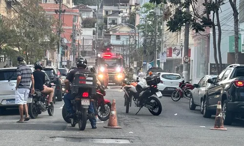 Incêndio no carro assustou pedestres e moradores da região