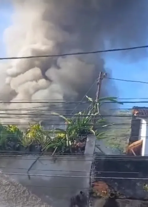 Nuvem de fumaça chamou atenção de vizinhos