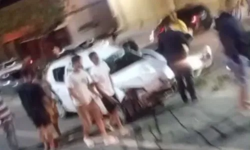 Por causa do acidente, o trânsito ficou lento na região, já que o veículo permaneceu capotado ocupando parte da via até a conclusão do trabalho de resgate e remoção.