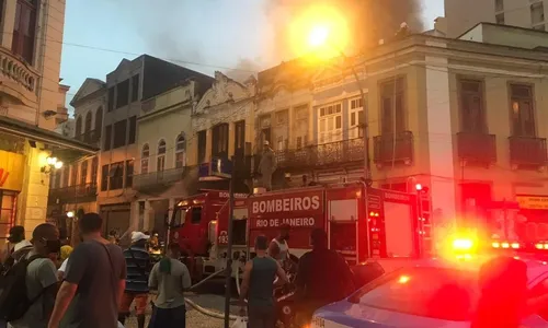 Chamas teriam começado quando um homem ateou fogo na companheira dentro do imóvel