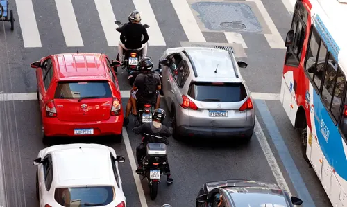 Os ciclomotores devem ser registrados e licenciados