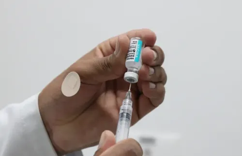 Vacina já está disponível para quem tem 80 anos ou mais