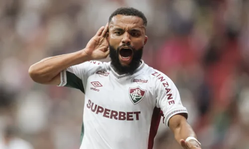 Samuel Xavier marca o primeiro gol do Fluminense que sai vitorioso da partida