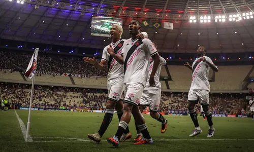 Rayan comemora gol marcado contra o Fortaleza