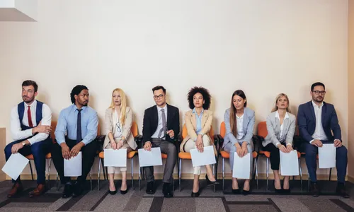Nos últimos anos, grandes empresas anunciaram que deixaram de exigir diploma universitário em diversas vagas