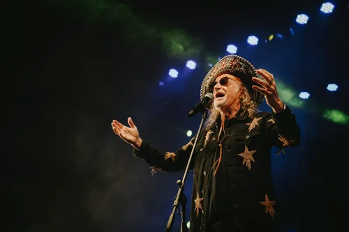 Alceu Valença subirá ao palco às 22h desta segunda-feira (26)