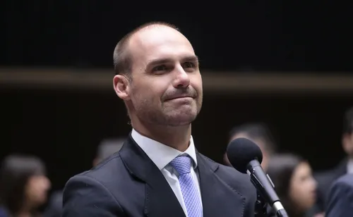 O deputado se mudou para o exterior tem cerca de 7 meses