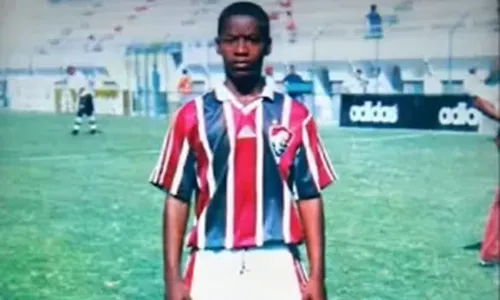 Antes de encerrar sua carreira no futebol, ele teve uma breve passagem pelo Vasco