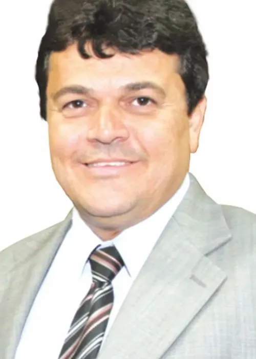 Segundo relato da polícia um carro passou em frente à casa do político e efetuou disparos em sua direção