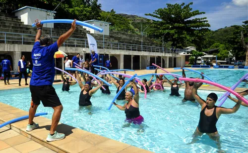 Hidroginástica é uma das atividades oferecidas