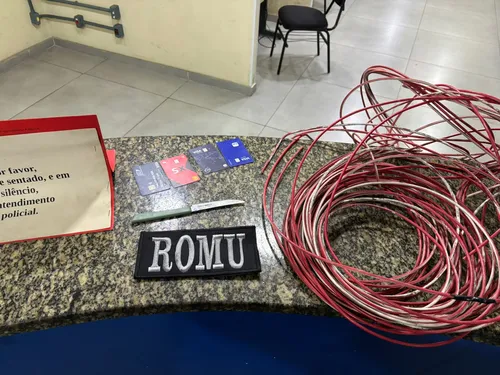 Materiais apreendidos com o criminoso