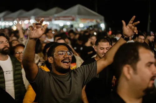 Público cantou sucessos de artistas nacionais