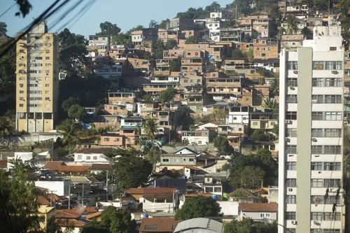 Os detidos foram encaminhados à 77ª DP (Icaraí), onde o caso foi registrado e eles autuados em flagrante