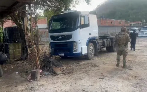 Agentes da Delegacia de Roubos e Furtos de Cargas da Capital (DRFC-CAP) e da Delegacia de Defesa dos Serviços Delegados (DDSD) realizaram a operação