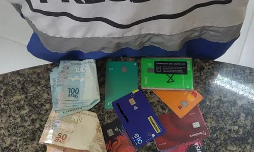Material apreendido com a dupla