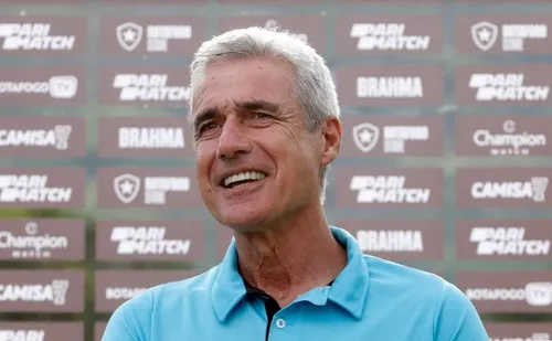 Luís Castro costuma atuar com um modelo de trabalho mais abrangente