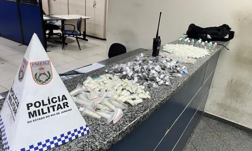 Homem estava com uma grande quantidade de drogas dentro da mochila