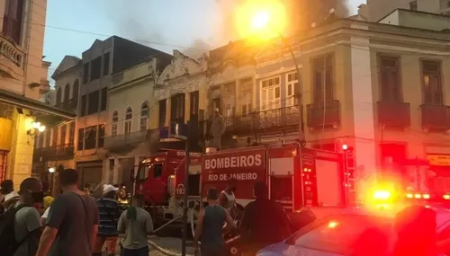 Um idoso de 70 anos, que ainda não teve a identidade revelada, também morreu no incêndio
